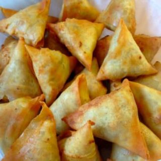 505- Triángulo Rellenos De Carne Al Curry (8 Uds.)