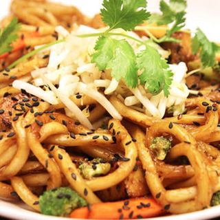 85 - Yakiudon con gambas y verduras