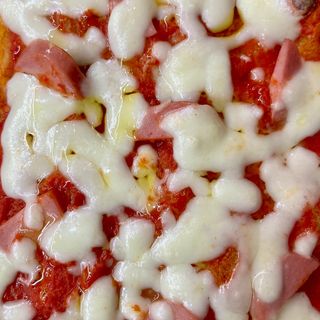Pizza wurstel in rosso 