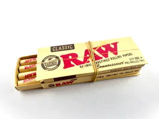 Bibułki RAW Classic Connoisseur 1 i 1/4 ze skręconymi filterkami