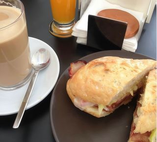 Pitufo De Beicon Y Tomate