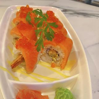 S40A.RAINBOW ROLL SALMON IKURA 4PCS