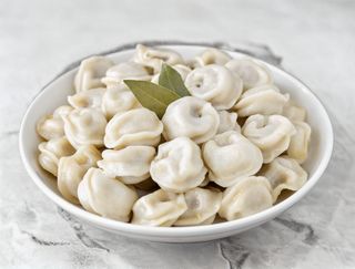 Uszka z podgrzybkami w barszczu czerwonym