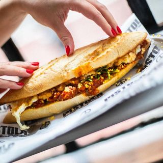 Lomo Queso Fundido y Pimientos Asados