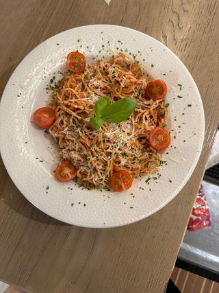 Spagetti Napolitana + gratis piće