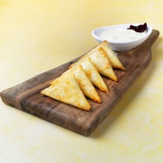 Hrskave trouglaste pitice sa mesom