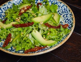 Салата с кедрови ядки  (210г)