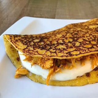 Cachapa De Queso De Mano Y Pollo