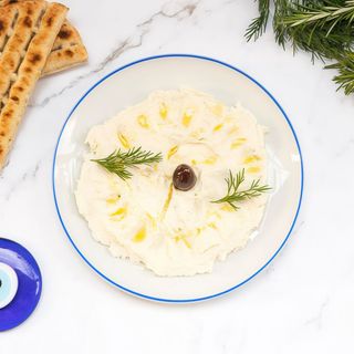 Tirokafteri con pan pita