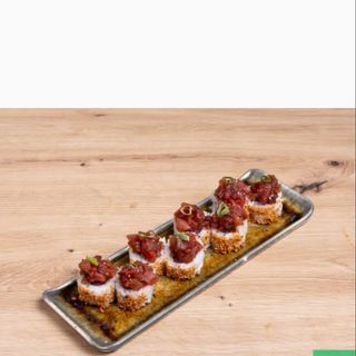 Spicy tuna tartar roll