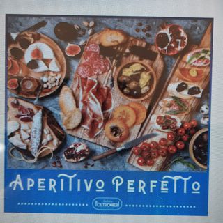 Aperit. Composto da 2 bibites,con 10 pz rosticcer calda e 2 ciotoline miste