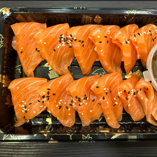 216. Carpaccio burrata e salmone - 12 pezzi