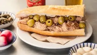 Bocadillo Con Salsa De Atún