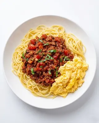 Spaghetti Ou Petit Pois Aux Œufs Brouillés