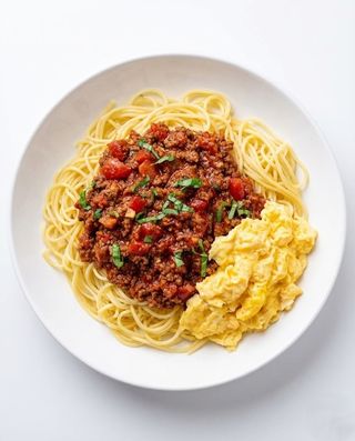 Spaghetti Ou Petit Pois Aux Œufs Brouillés