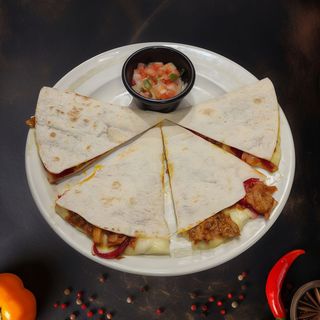 Big quesadilla de cochinita