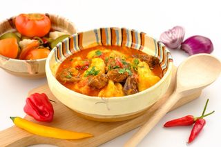 Gulas de vita cu galuste,verdeata 