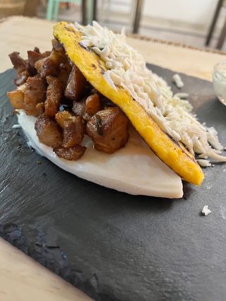 CACHAPA CON COCHINO FRITO