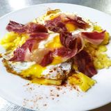 Patatas Con Huevos Rotos