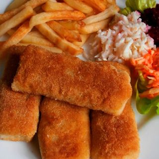 Schabowy po królewsku , ziemniaki, surówka, zupa