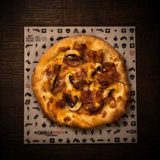 Pizzeta cocaloka de guanciale y champiñon