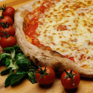 Pizza Artesanal Margarita (Mediana)