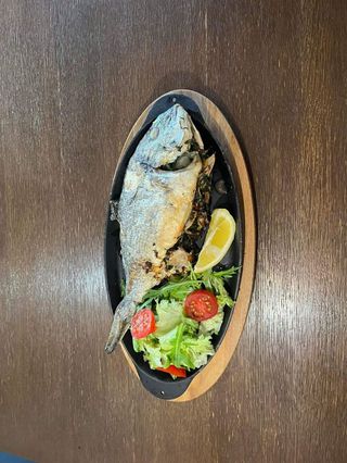 დორადო მწვანილებით გამომცხვარი/Dorado baked with herbs