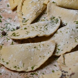  Мини-чебуреки с курицей