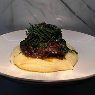 Яловича щока бургіньйон з трюфельним пюре