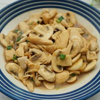 Pollo Con Champiñones