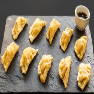 Gyozas de pollo fritas con teriyaky