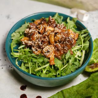 Теплый салат с грибами