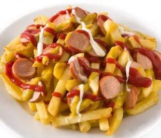 Salchipapa Clásica