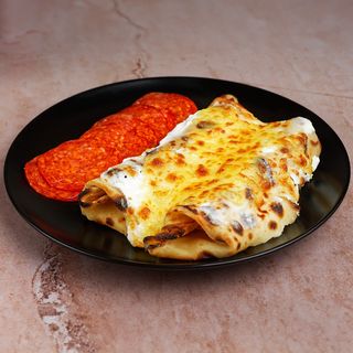 Palačinka sa kačkavaljem, kulenom i pavlakom