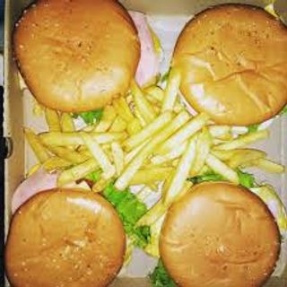4 Hamburguesas + patatas + Coca-Cola Sabor Original botella 2L.
