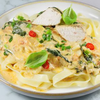 Makaron Tagliatelle z kurczakiem w sosie śmietanowo - ziołowym