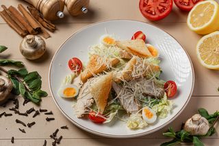 Салат "Цезарь" с курицей (320гр)
