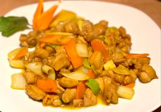 Pollo con salsa de curry