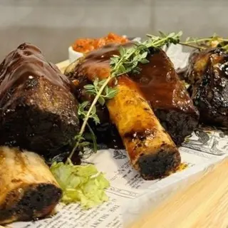 Хрупкаво пиле с пресни пържени картофи и сос тартар