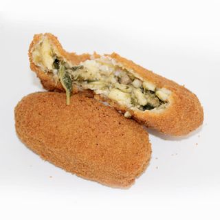 cannaccia con broccoletti e salsiccia con mozzarella.