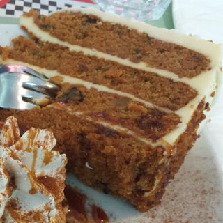 Tarta de zanahoria + Bebida caliente