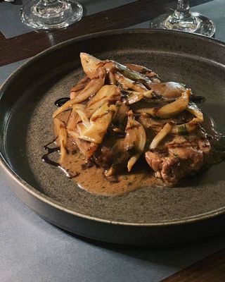 Straccetti di vitello con rucola all'aceto balsamico