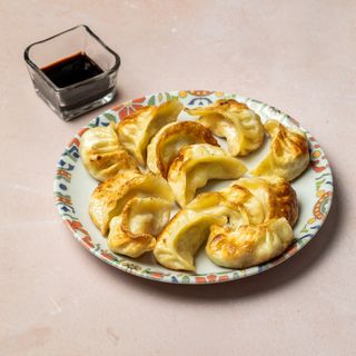 Pržene Gyoze sa teletinom 牛肉煎饺