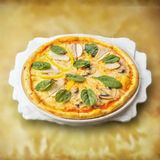 Пицца с курицей, грибами и болгарским перцем