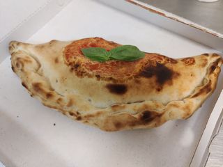 Pizza calzone farcito