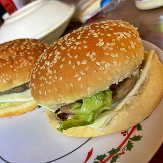 Hamburguesa de Pollo con Queso + Patatas + Agua