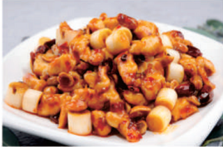 48 Pollo saltato gong bao con peperoncini con arachidi