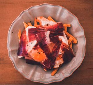 Huevos Rotos de "COBARDES Y GALLINAS"