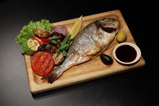 Дорадо з овочами гриль