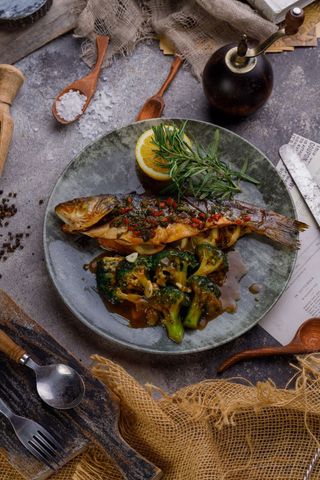 Biban delicios cu broccoli în Sos de stridii